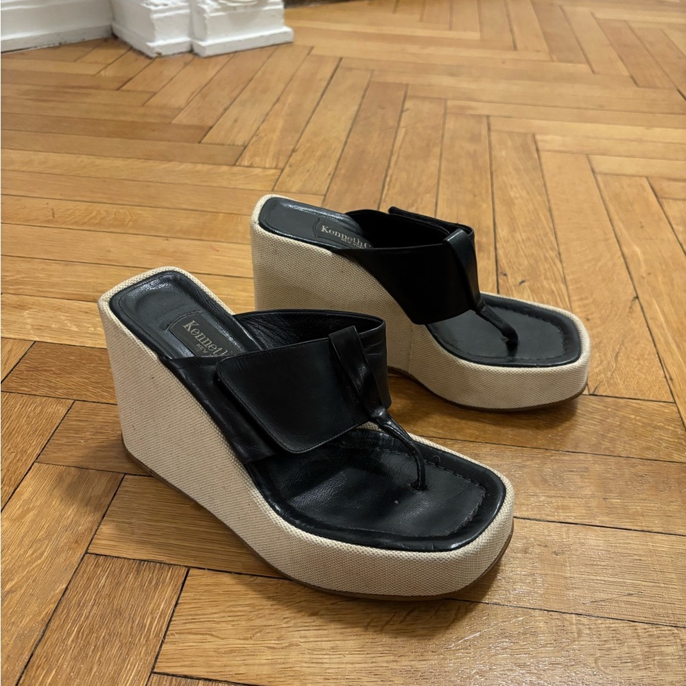 Rare Vintage Kenneth Cole Black and Cream Wedge Sandals